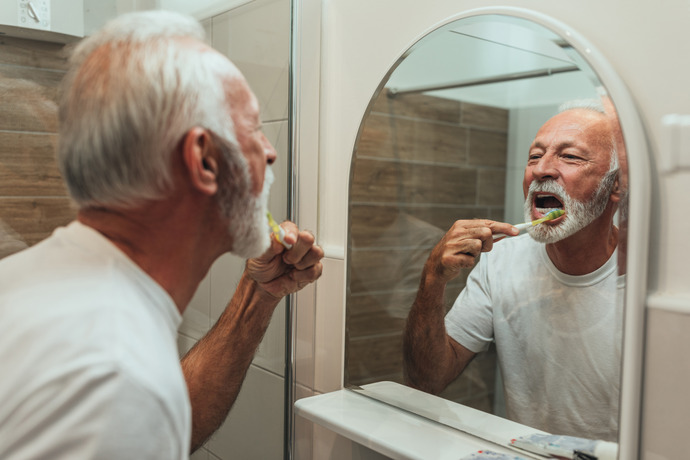 El mal aliento puede ser razón para hacerse una limpieza dental.