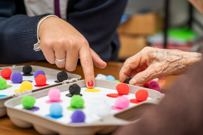 juego de mesa de bolitas de colores 