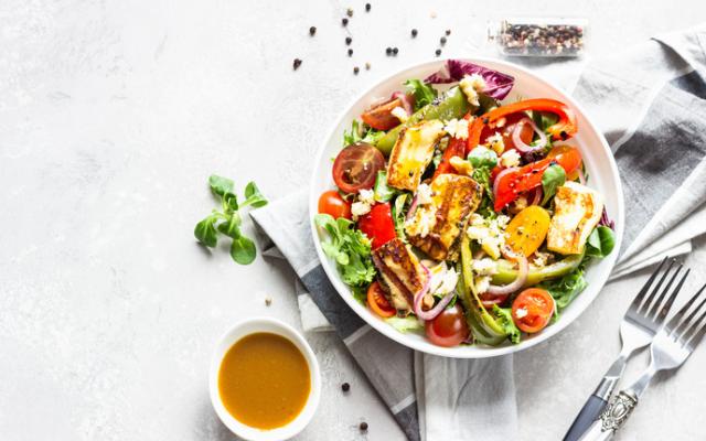 Plato de ensalada de vegetales