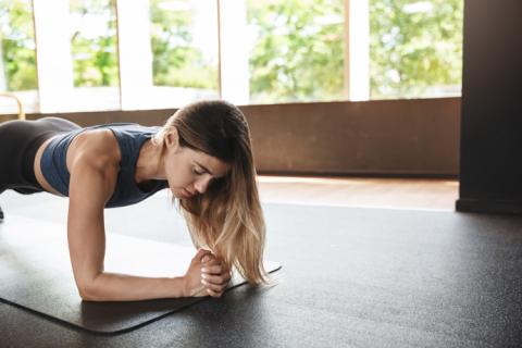 Ejercicios de entrenamiento funcional para mejorar la movilidad y flexibilidad.
